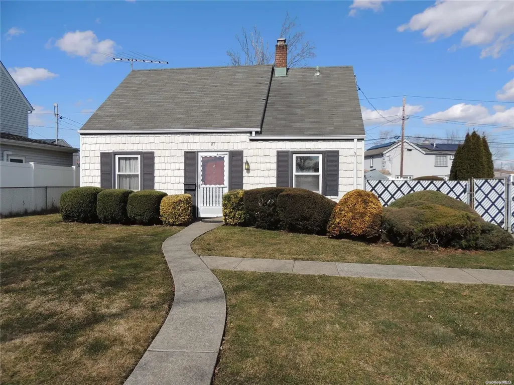 87 Sugar Maple Road Levittown NY 11756