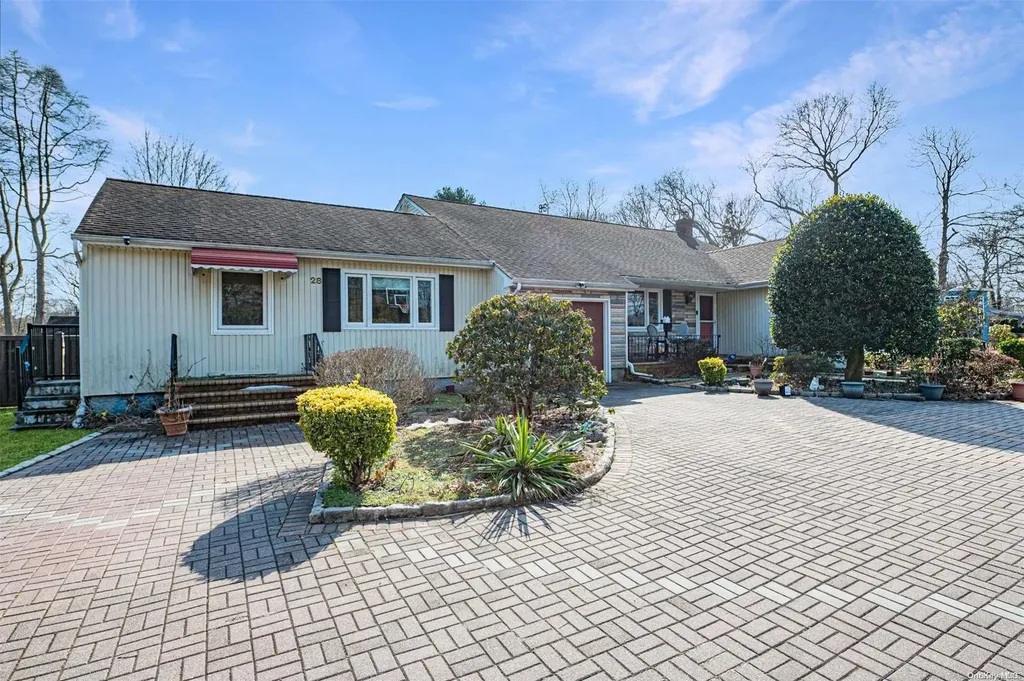 28 Chestnut Street Central Islip NY 11722