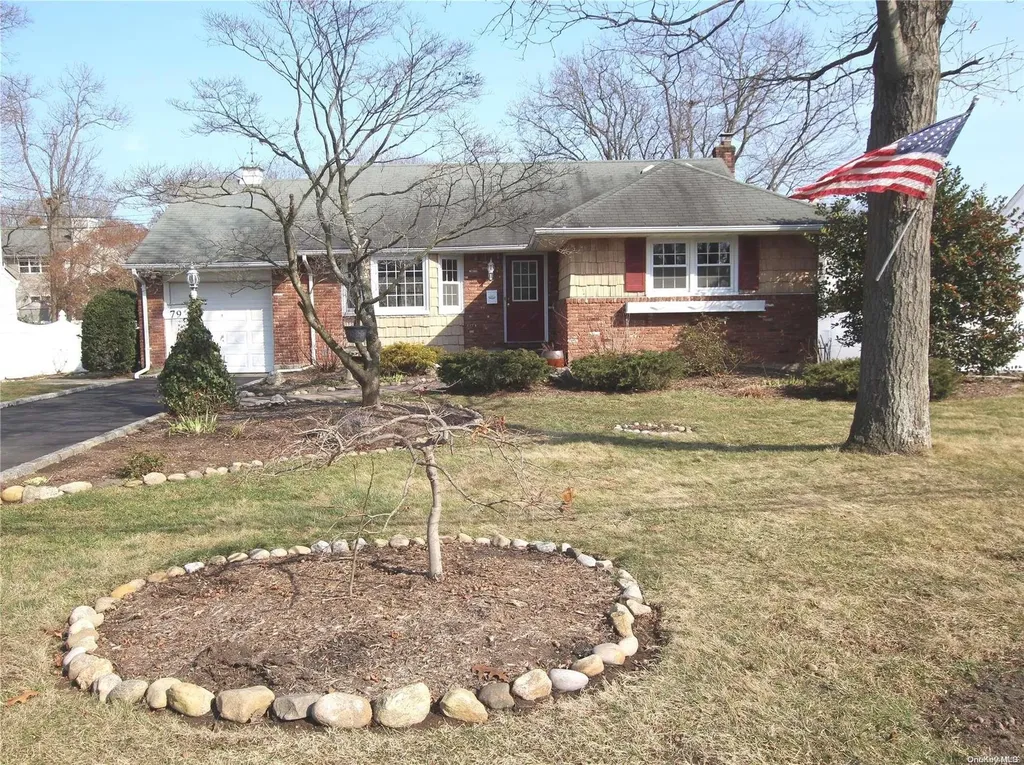 79 5th Avenue Kings Park NY 11754
