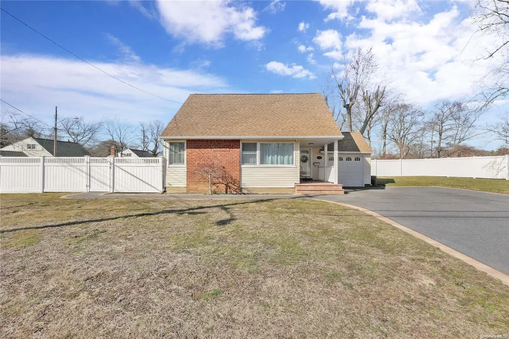 149 Raleigh Lane West Islip NY 11795