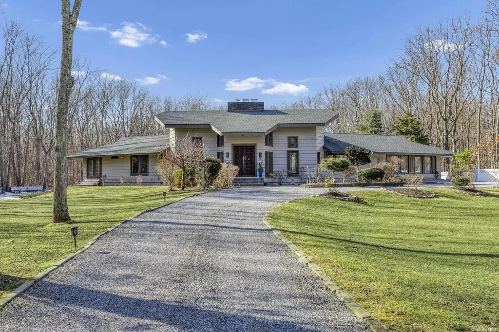 15 Target Rock Drive Lloyd Harbor NY 11743