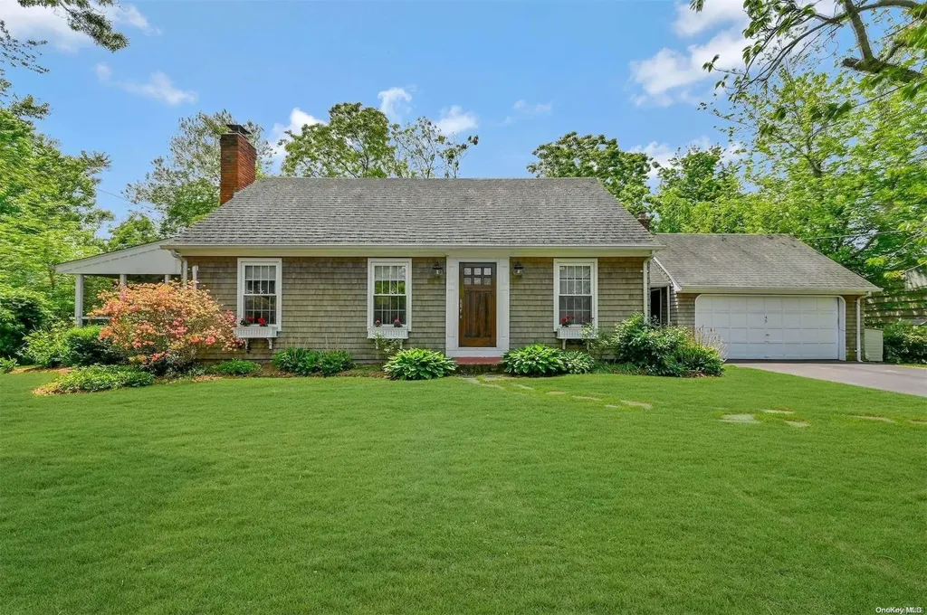 45 Twin River Drive Oakdale NY 11769