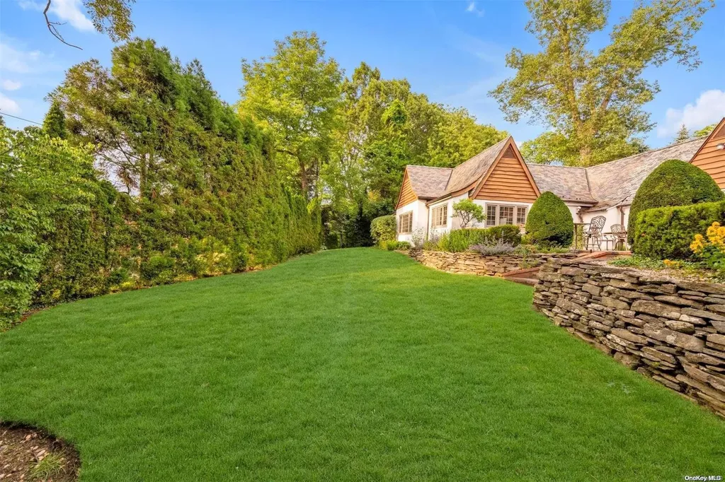 35 Amherst Road Great Neck NY 11021
