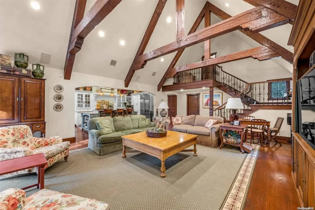 35 Amherst Road Great Neck NY 11021