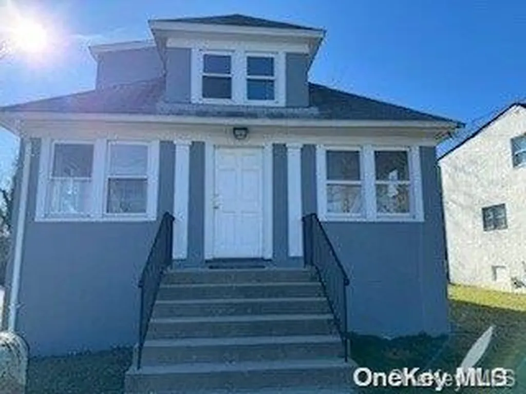 9 Ross Avenue Bay Shore NY 11706