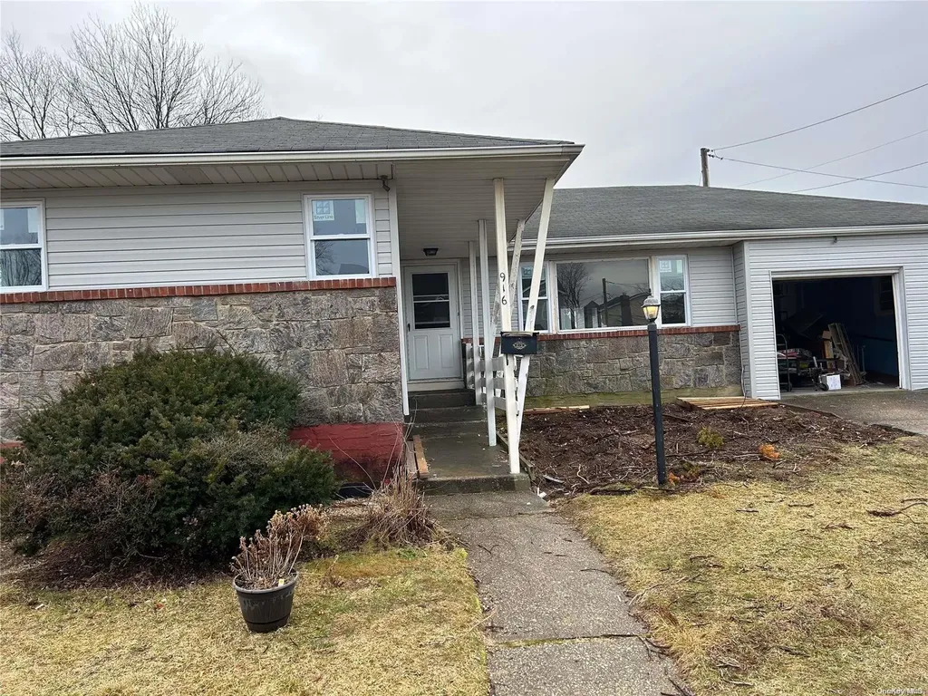 916 Iris Drive North Bellmore NY 11710