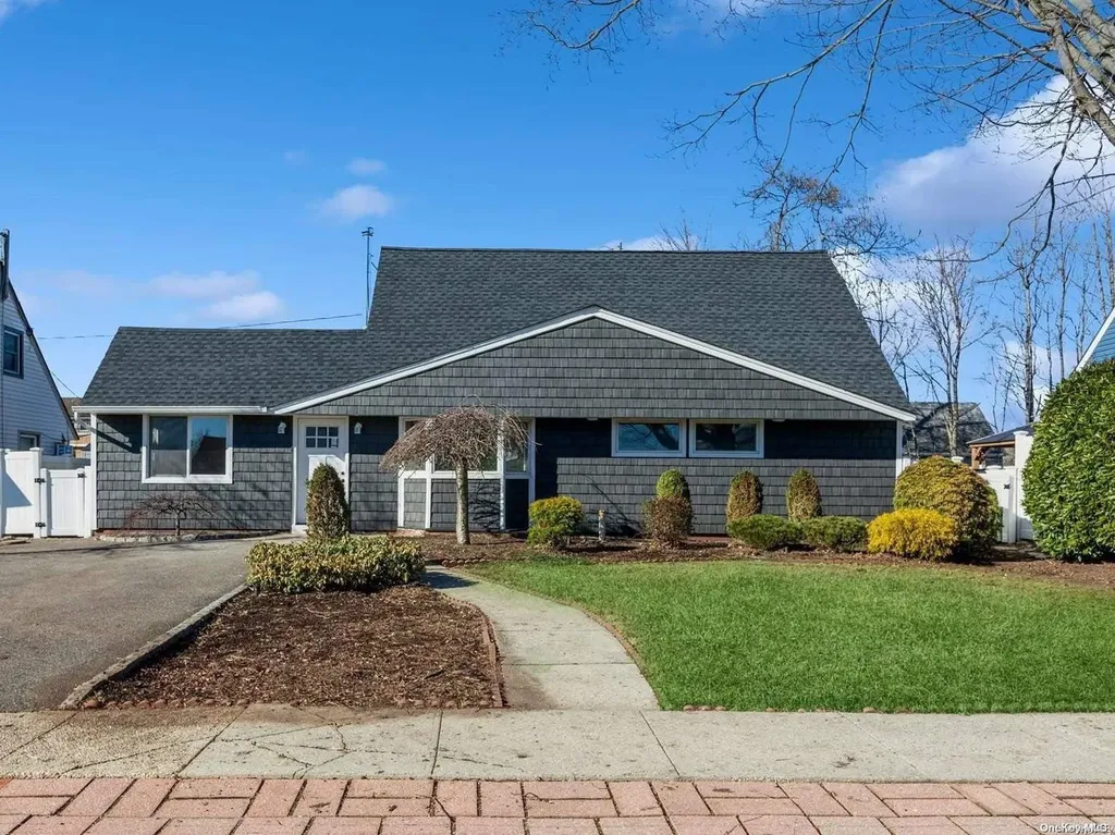 4 Silversmith Lane Levittown NY 11756