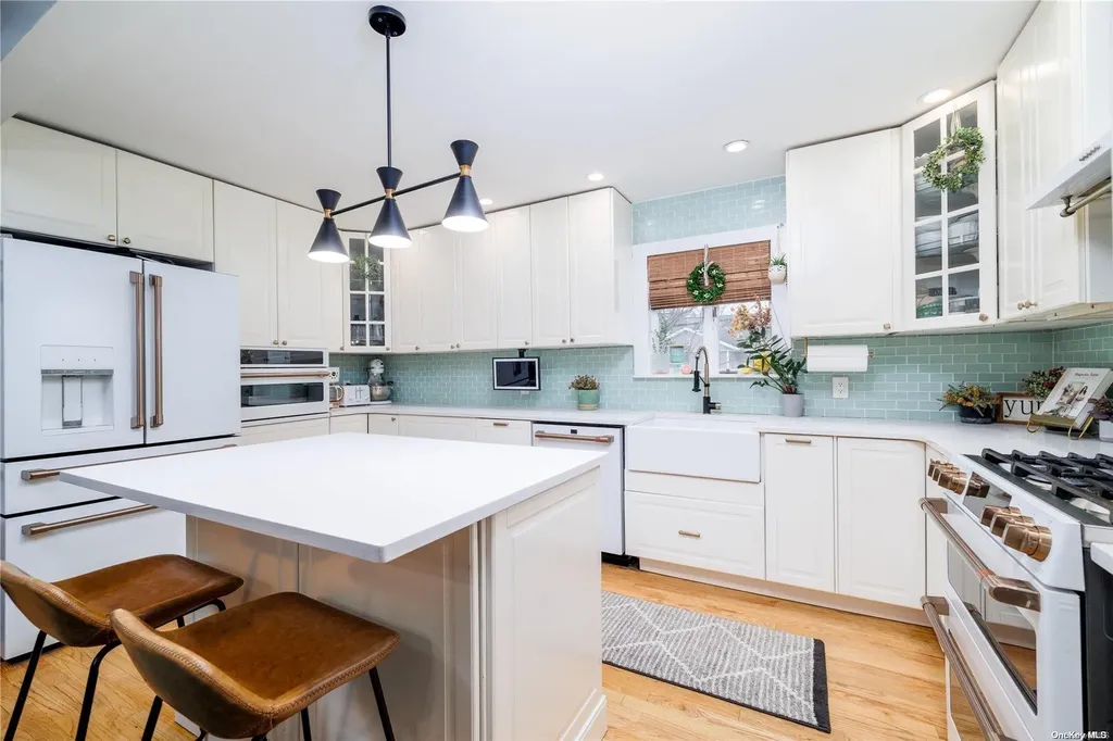 525 Miller Avenue Freeport NY 11520