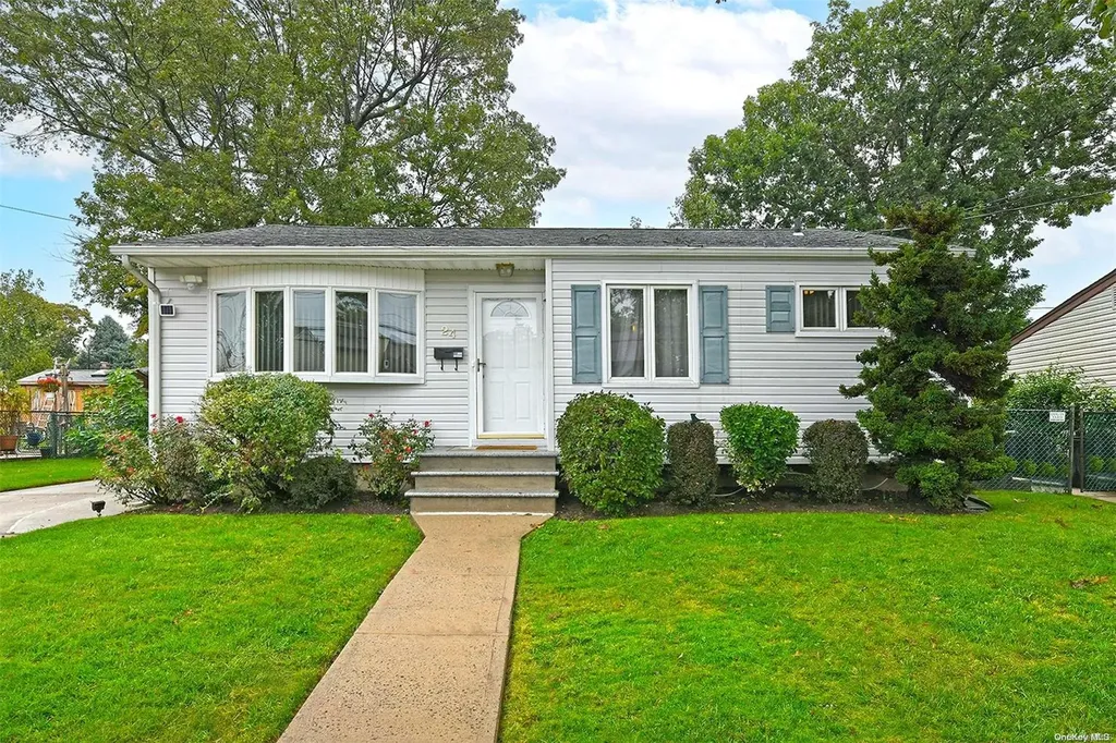 24 Pal Street Plainview NY 11803