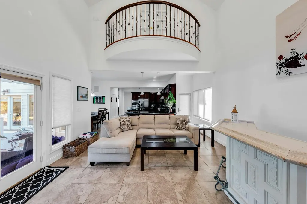 10 Bay Woods Drive Hampton Bays NY 11946