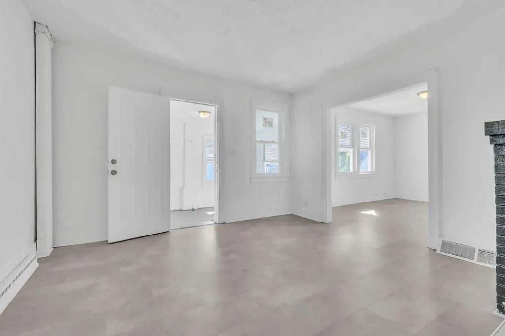 10 Bay Woods Drive Hampton Bays NY 11946