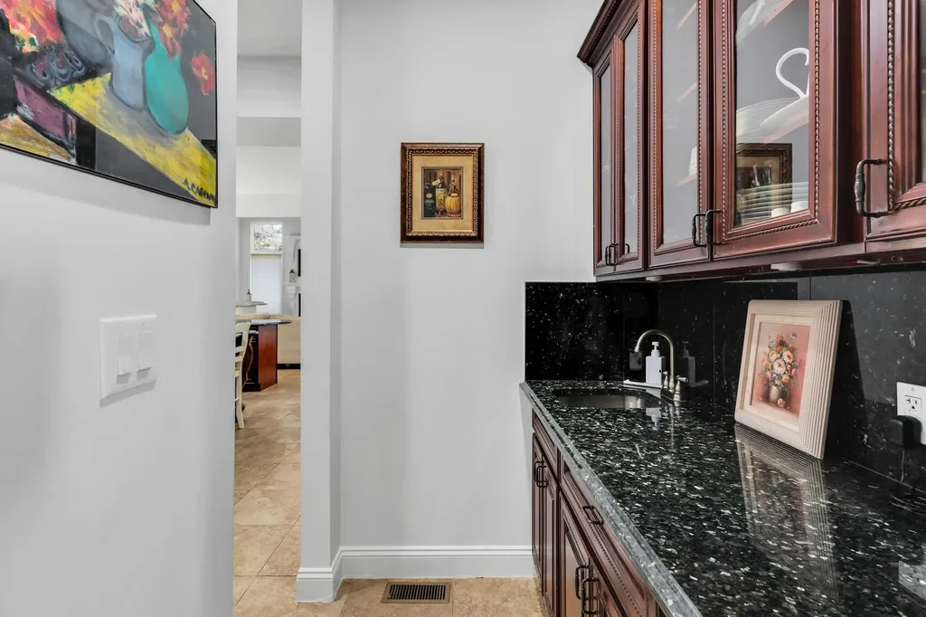 10 Bay Woods Drive Hampton Bays NY 11946