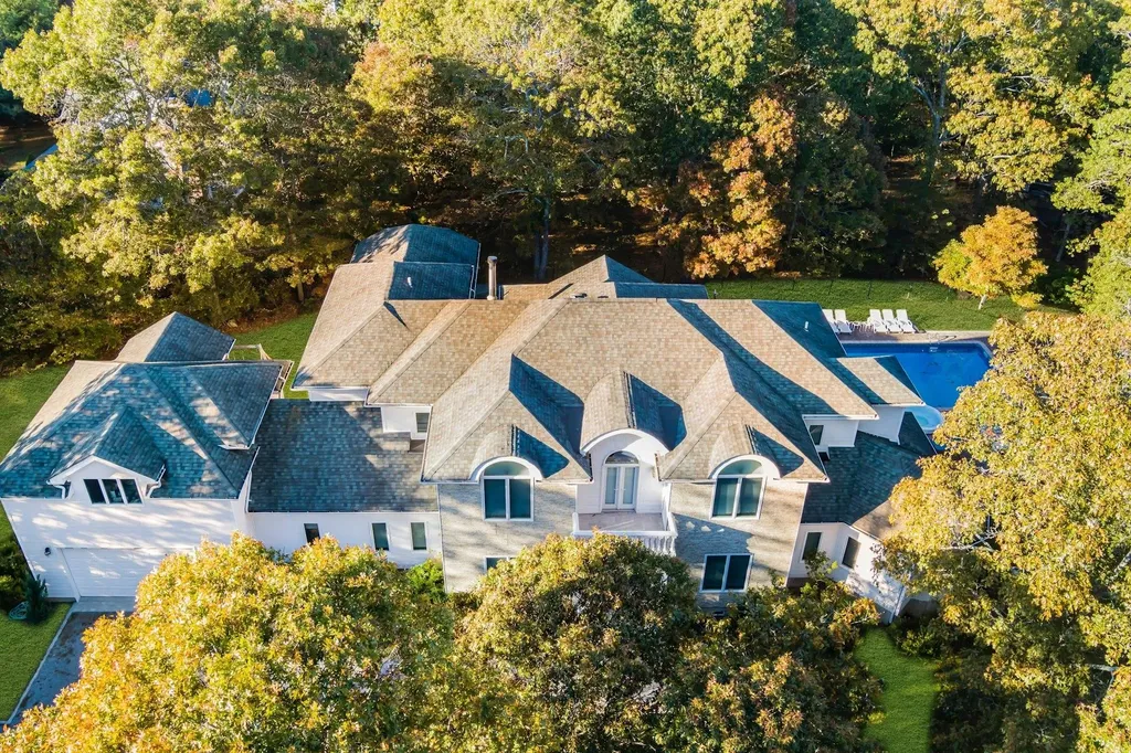 10 Bay Woods Drive Hampton Bays NY 11946