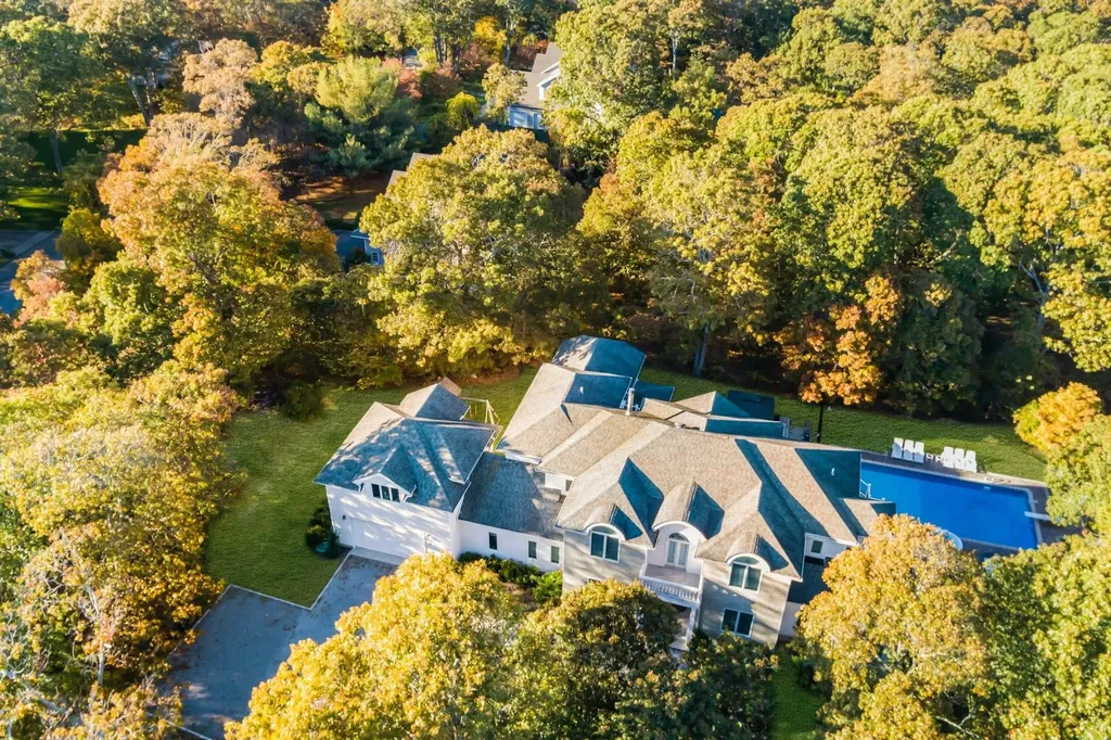 10 Bay Woods Drive Hampton Bays NY 11946