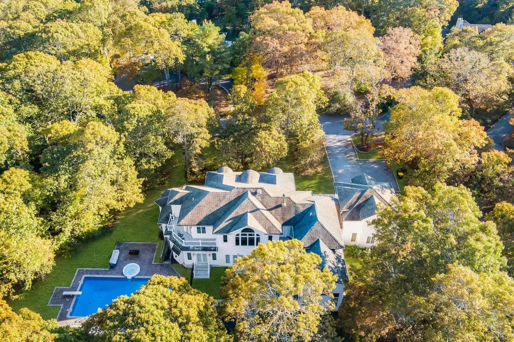 10 Bay Woods Drive Hampton Bays NY 11946