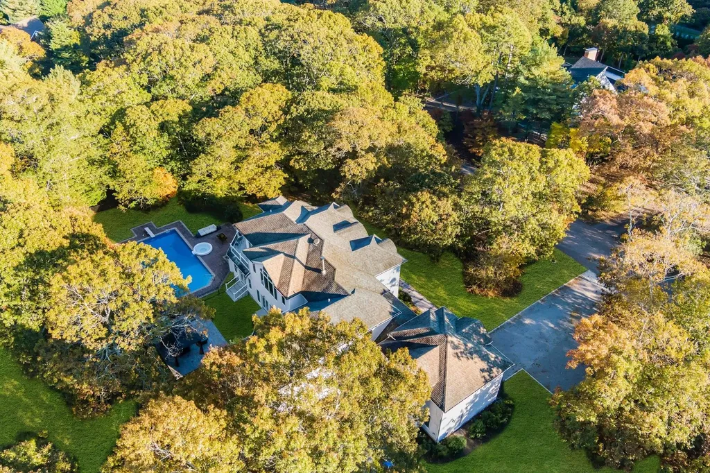 10 Bay Woods Drive Hampton Bays NY 11946