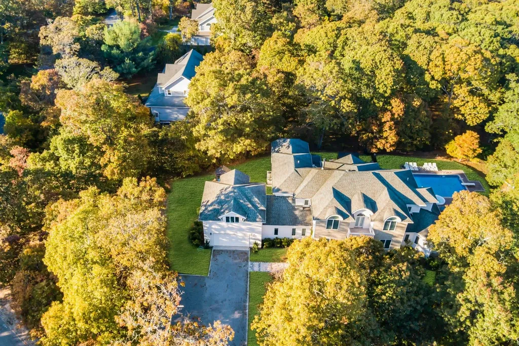 10 Bay Woods Drive Hampton Bays NY 11946