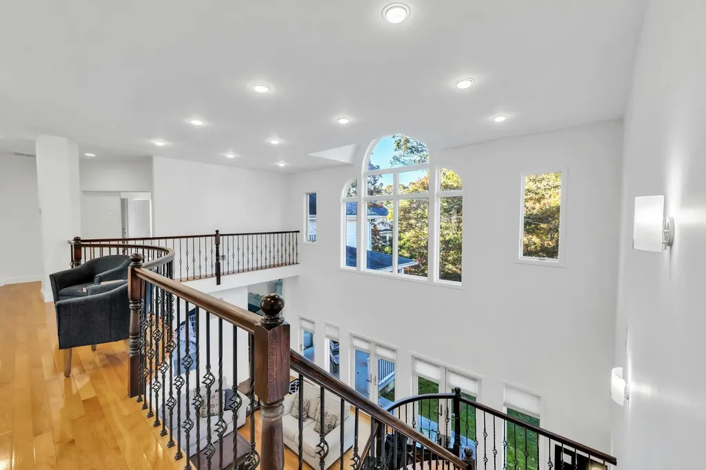 10 Bay Woods Drive Hampton Bays NY 11946