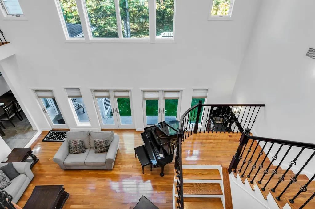 10 Bay Woods Drive Hampton Bays NY 11946