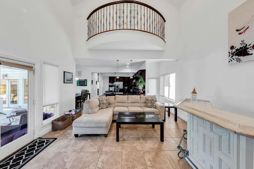 10 Bay Woods Drive Hampton Bays NY 11946