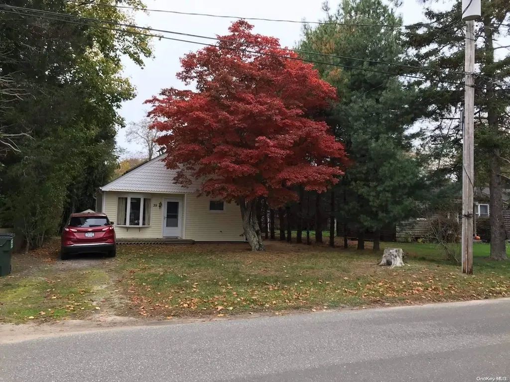 35 Bay Avenue Southampton NY 11968