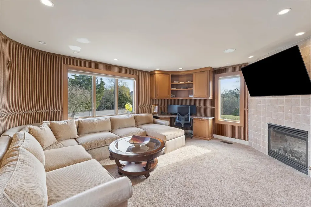 11 Watersedge Court Westhampton Beach NY 11978