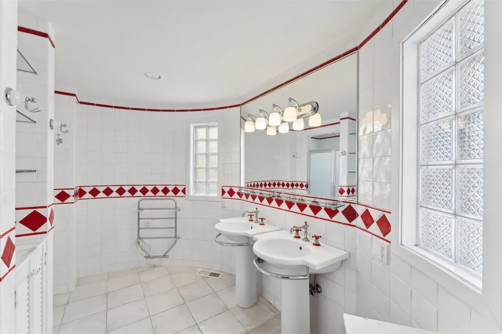 11 Watersedge Court Westhampton Beach NY 11978