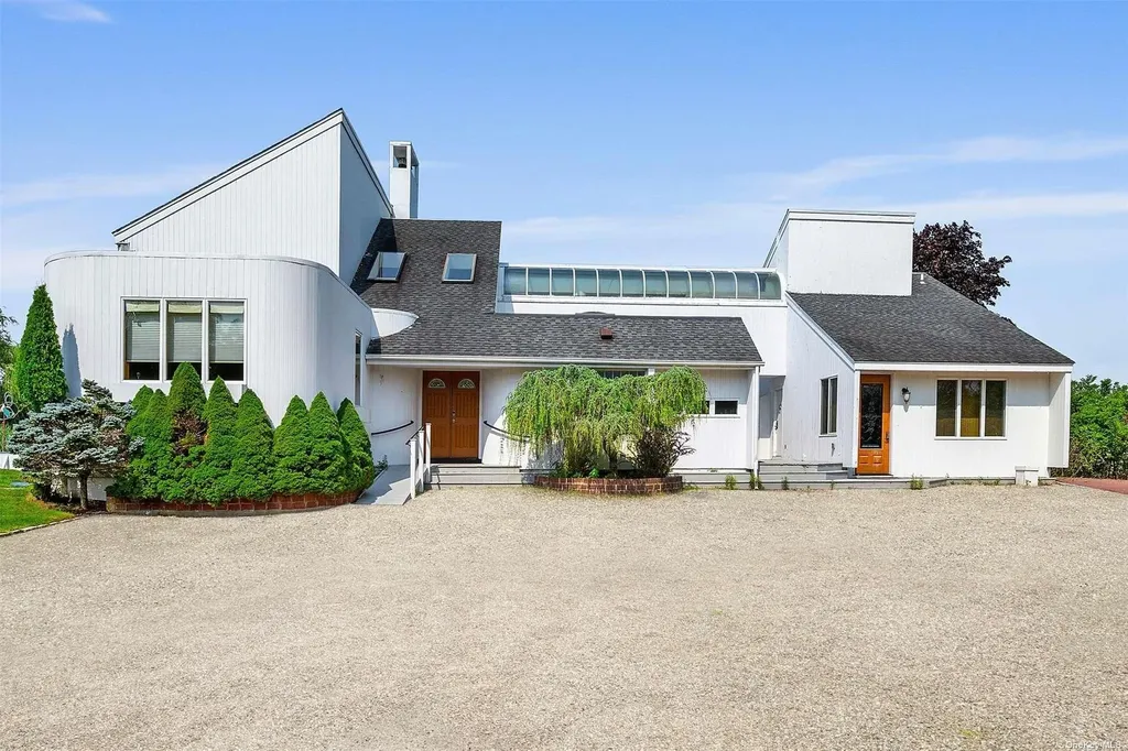 11 Watersedge Court Westhampton Beach NY 11978