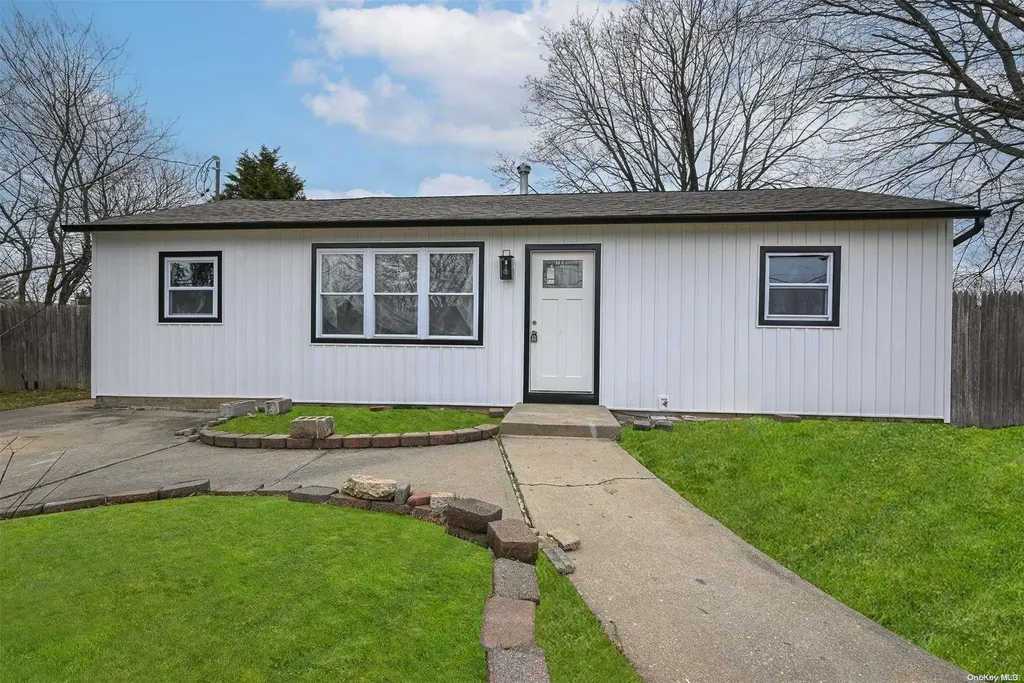 39 Willow Street Central Islip NY 11722