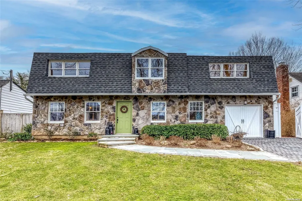 103 Arleigh Drive Albertson NY 11507
