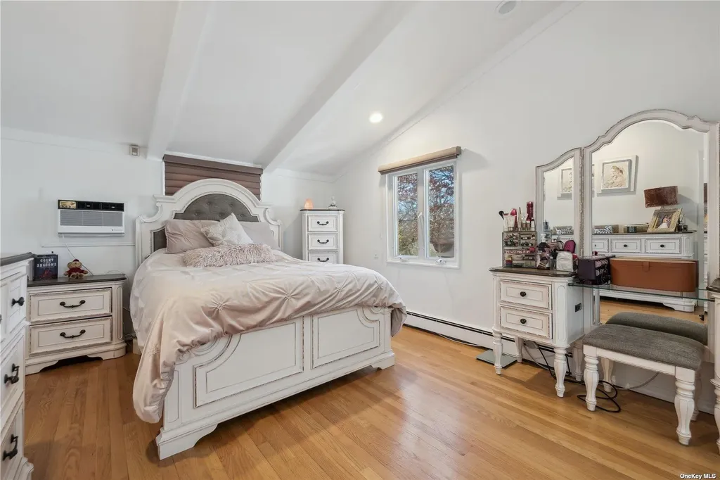 72 Shinbone Lane Commack NY 11725
