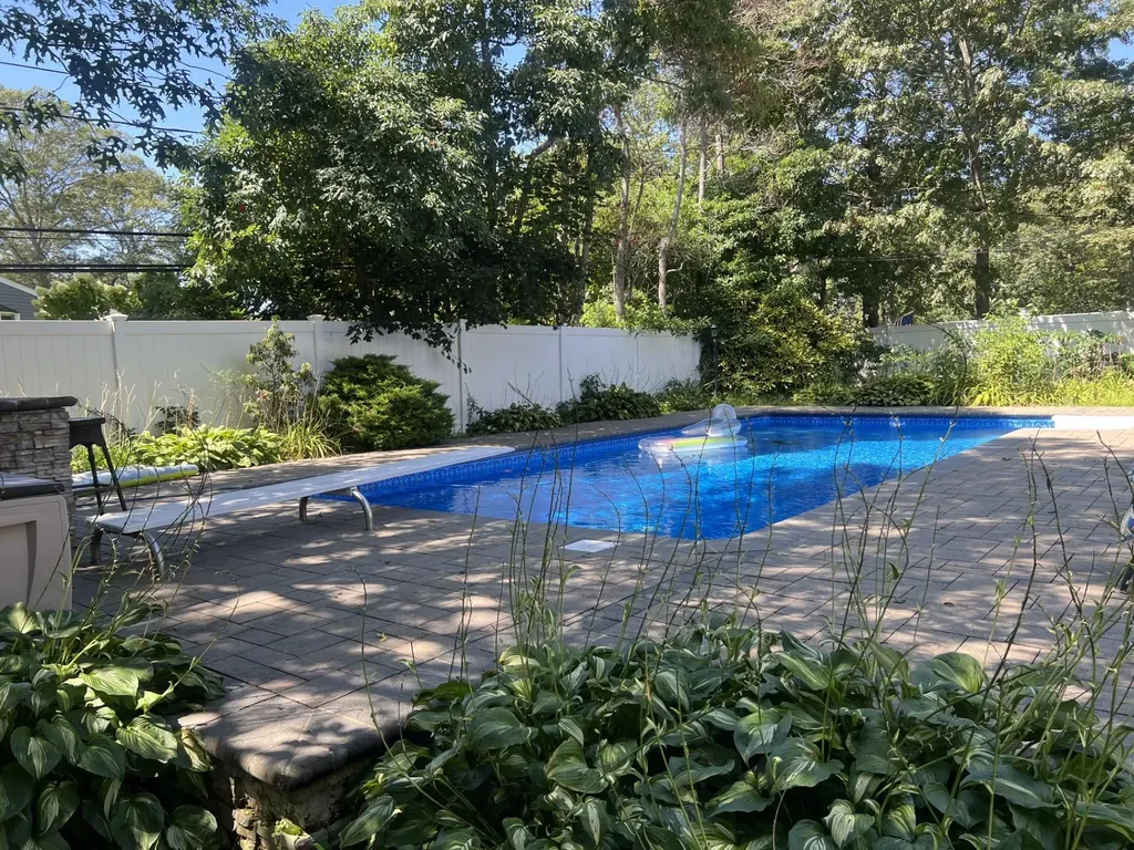 72 Shinbone Lane Commack NY 11725