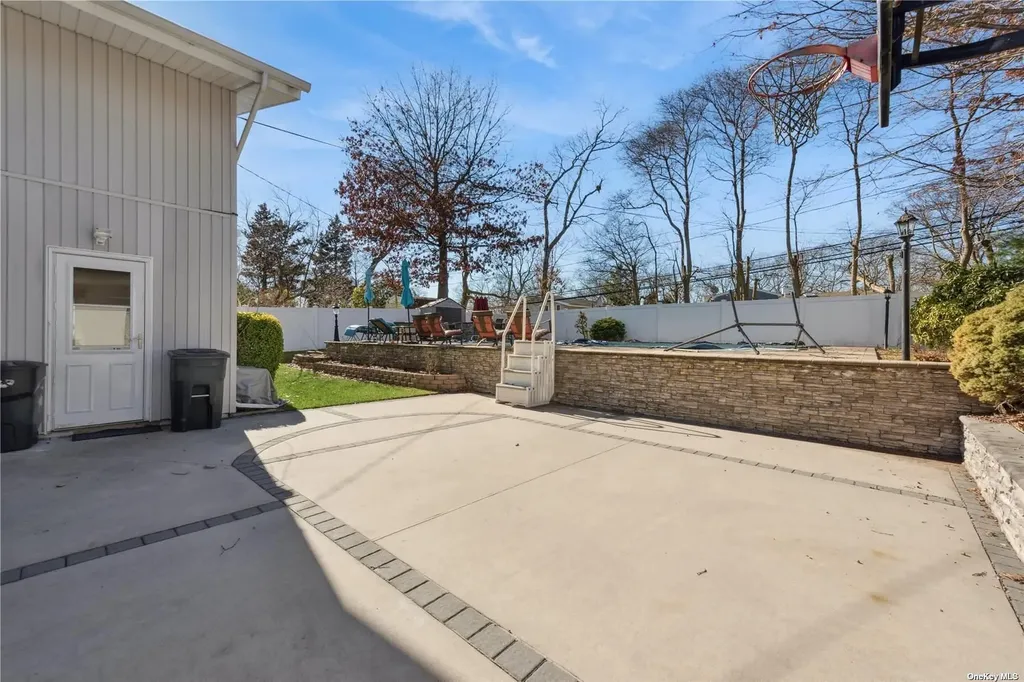72 Shinbone Lane Commack NY 11725