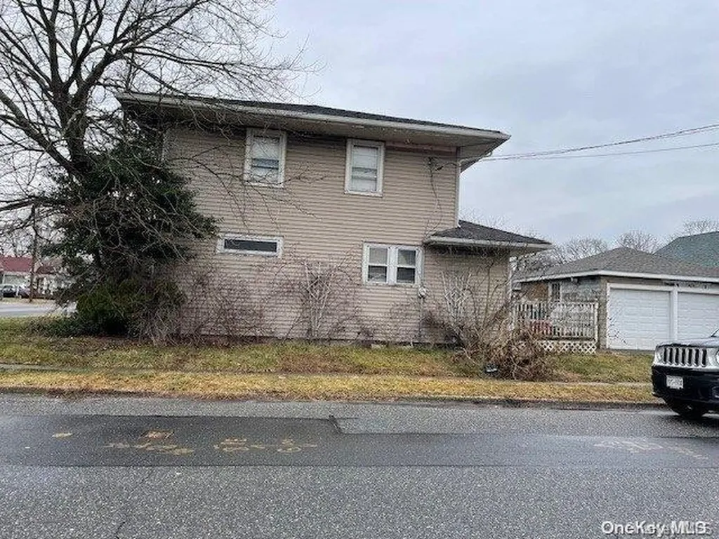 274 Oak Street Patchogue NY 11772