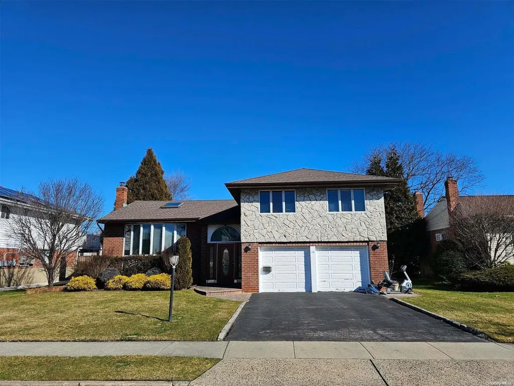 14 S Oaks Boulevard Plainview NY 11803