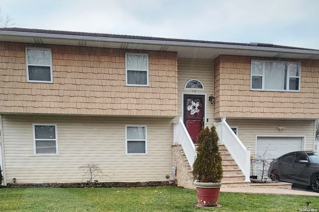 72 Hilltop Avenue West Babylon NY 11704