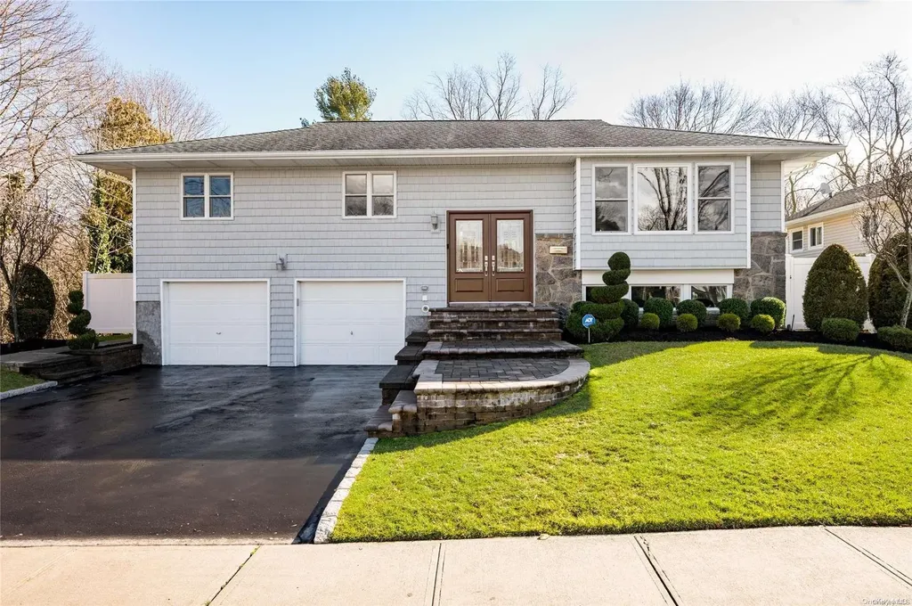 74 Lent Drive Plainview NY 11803