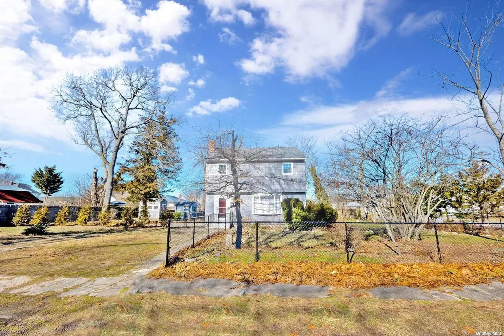 25 Wenman Avenue Bay Shore NY 11706