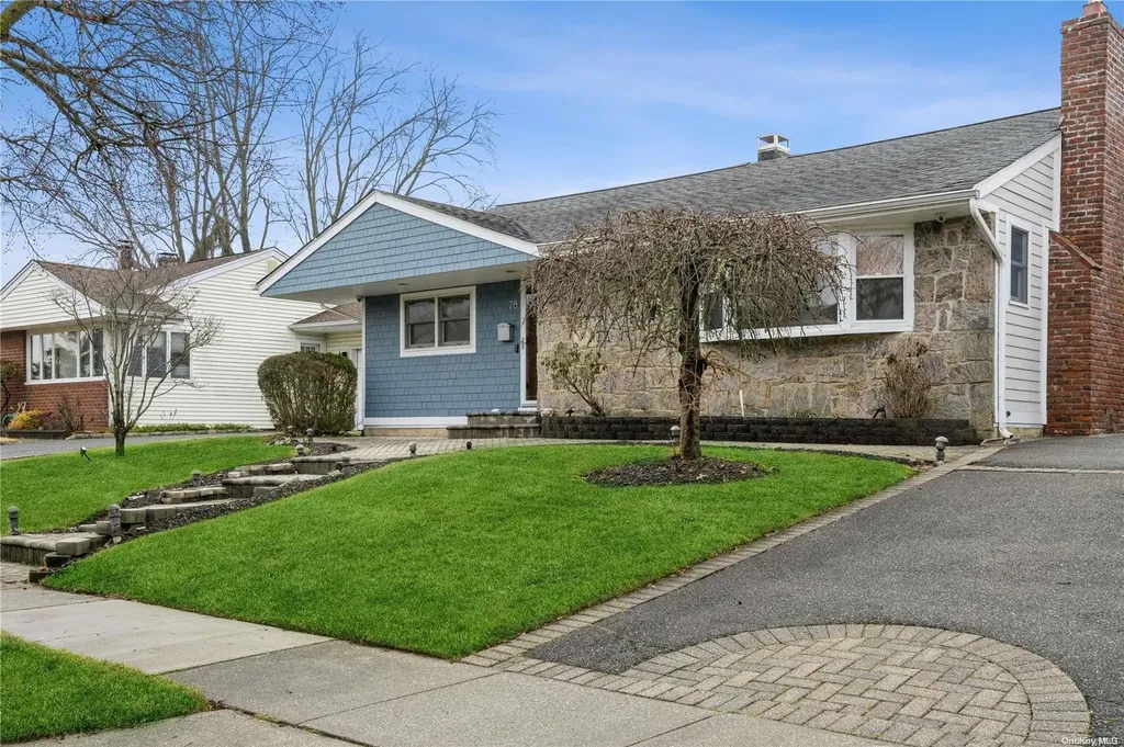 28 Phyllis Drive Bethpage NY 11714