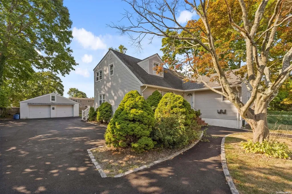733 14th Street West Babylon NY 11704