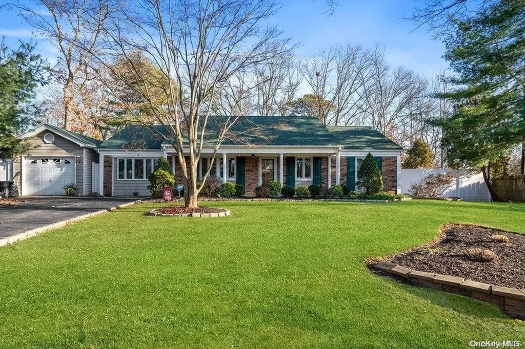 3 Hillsdale Lane Coram NY 11727