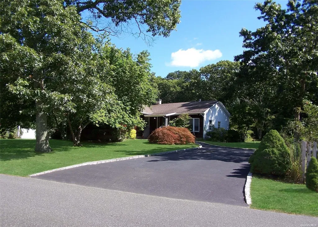 91 Hammond Lane Centereach NY 11720