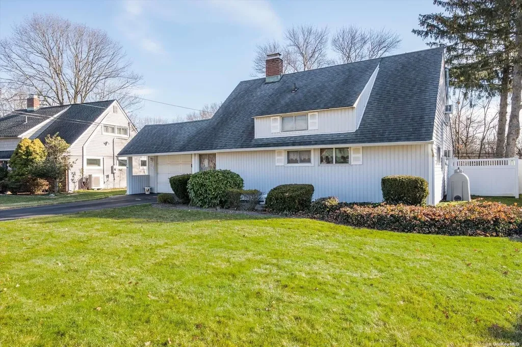 34 Wayside Lane Wantagh NY 11793