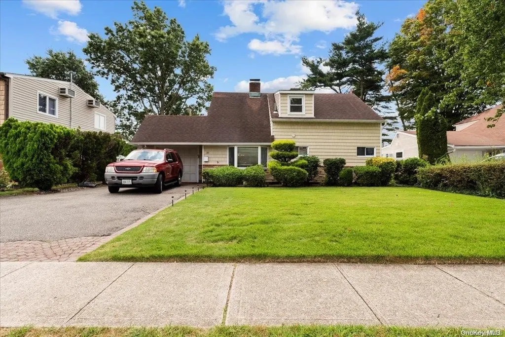 10 Coachman Lane Levittown NY 11756