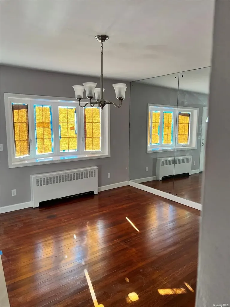 11 Jefferson Avenue Valley Stream NY 11580