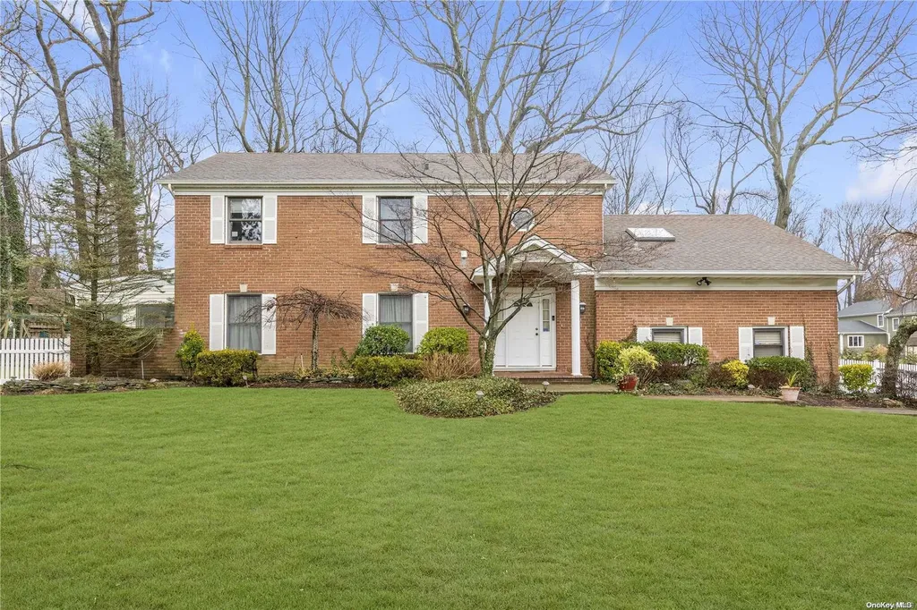 40 Rustic Gate Lane Dix Hills NY 11746