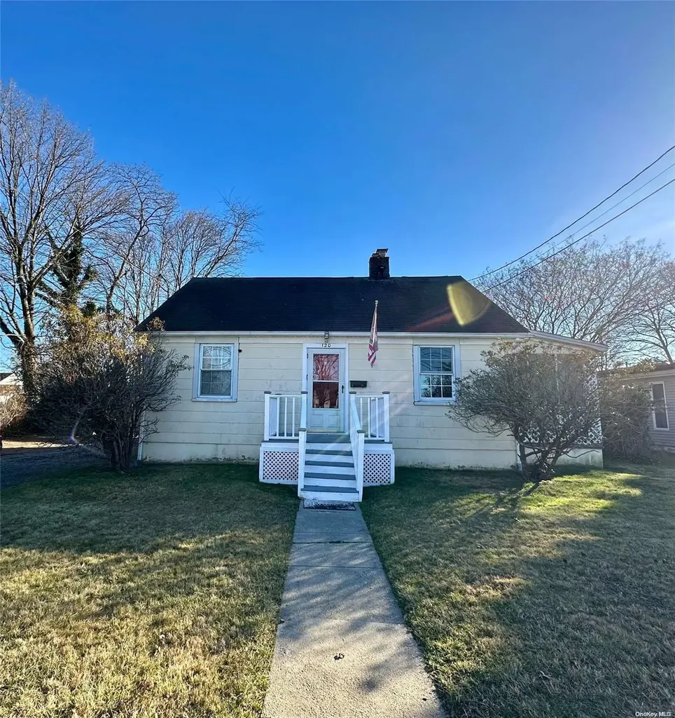 120 Cedar Court Copiague NY 11726