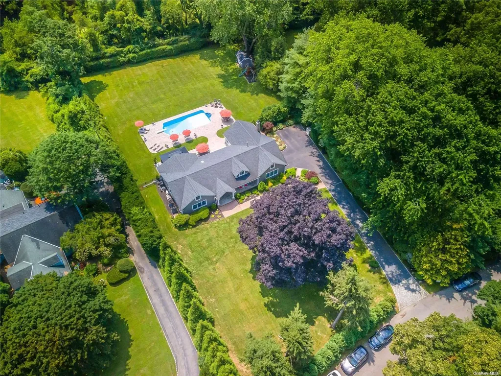 29 Fox Hollow Lane Old Westbury NY 11568