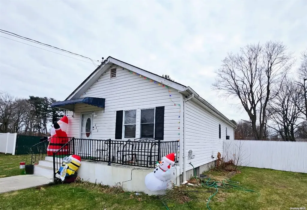 440 Ralph Avenue Central Islip NY 11722