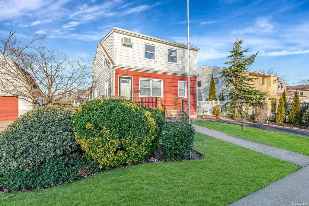 82 Alhambra Road Massapequa NY 11758